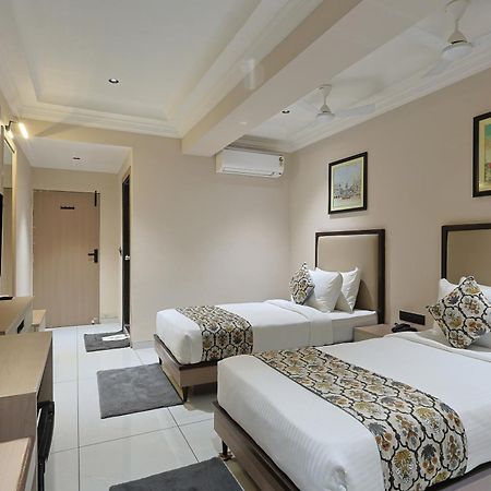 Hotel Royal Town Αχμπανταμπάντ Εξωτερικό φωτογραφία