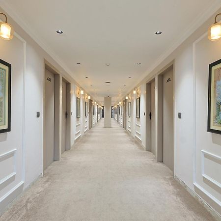 Hotel Royal Town Αχμπανταμπάντ Εξωτερικό φωτογραφία