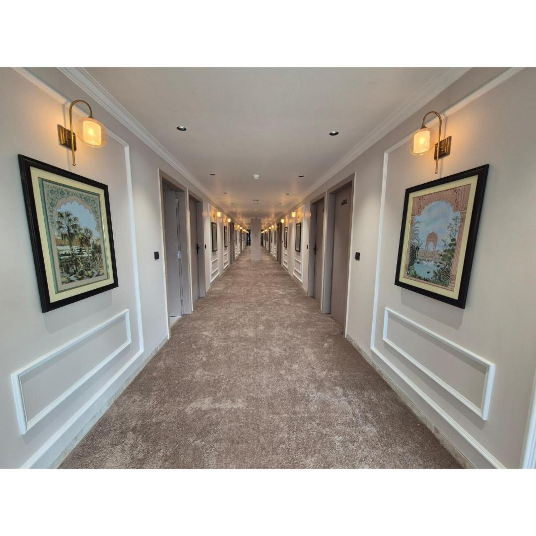 Hotel Royal Town Αχμπανταμπάντ Εξωτερικό φωτογραφία
