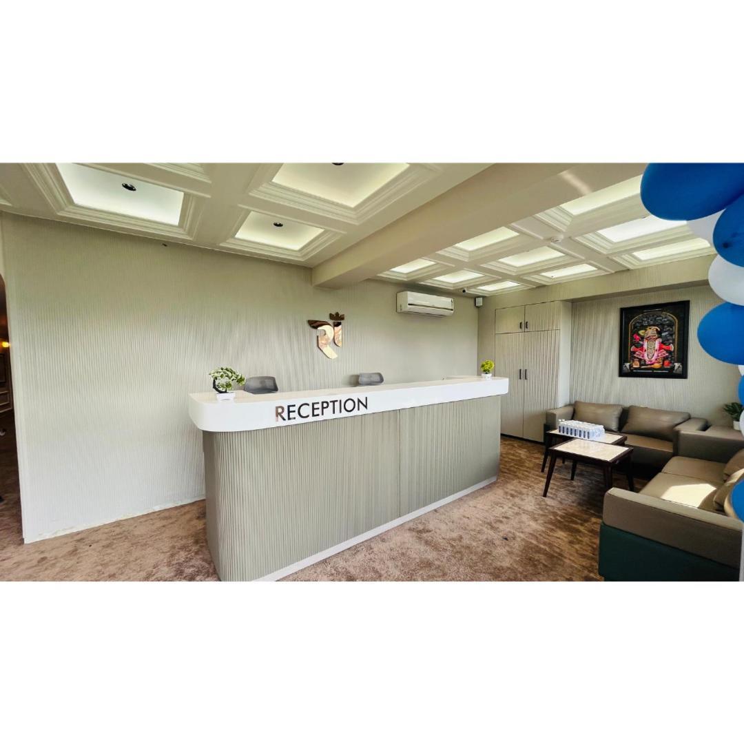 Hotel Royal Town Αχμπανταμπάντ Εξωτερικό φωτογραφία
