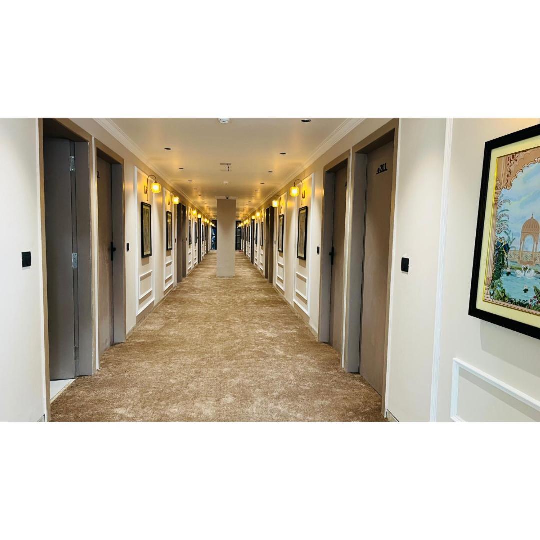 Hotel Royal Town Αχμπανταμπάντ Εξωτερικό φωτογραφία