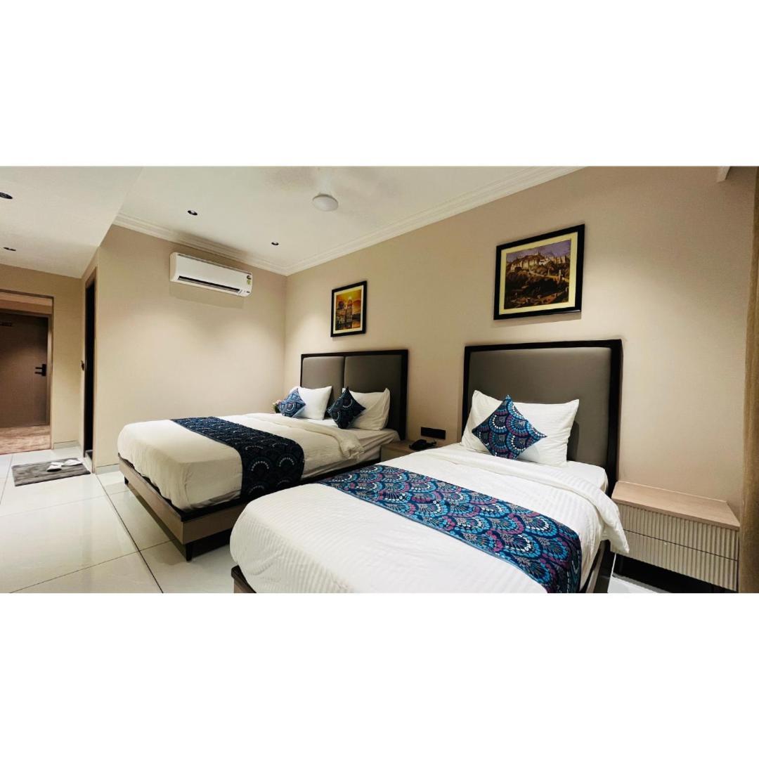 Hotel Royal Town Αχμπανταμπάντ Εξωτερικό φωτογραφία