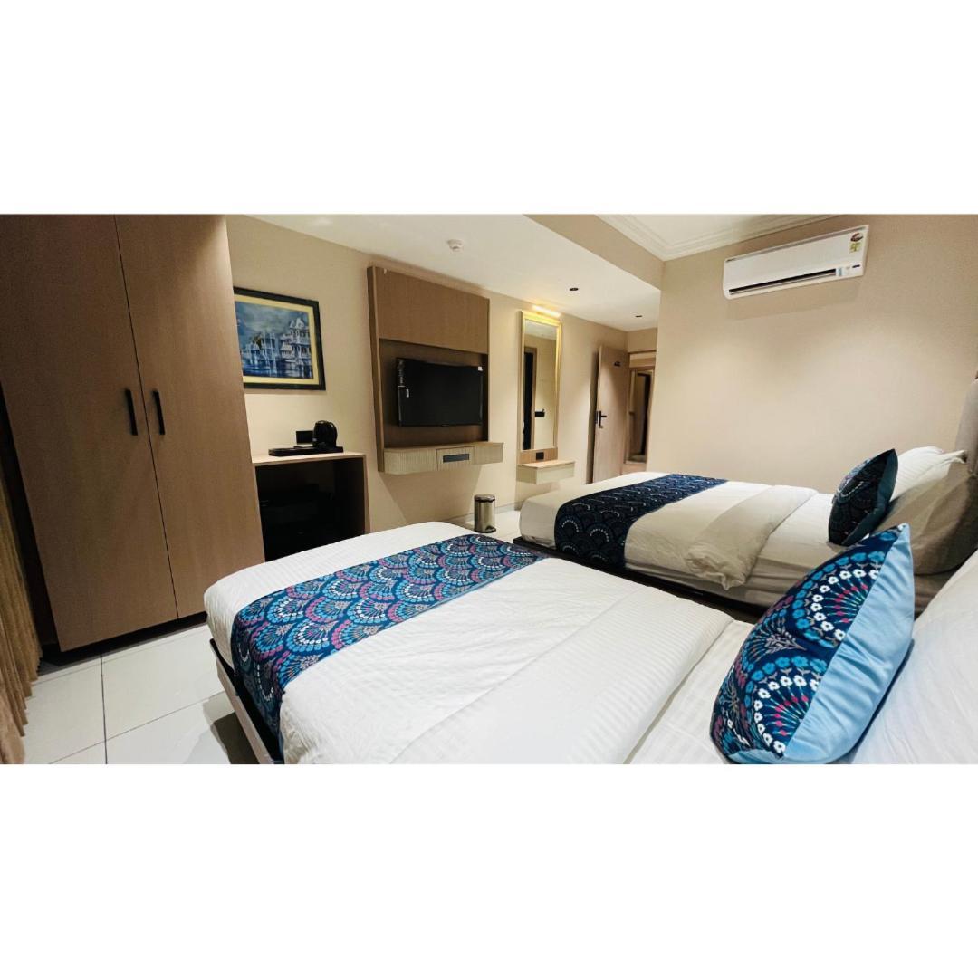 Hotel Royal Town Αχμπανταμπάντ Εξωτερικό φωτογραφία