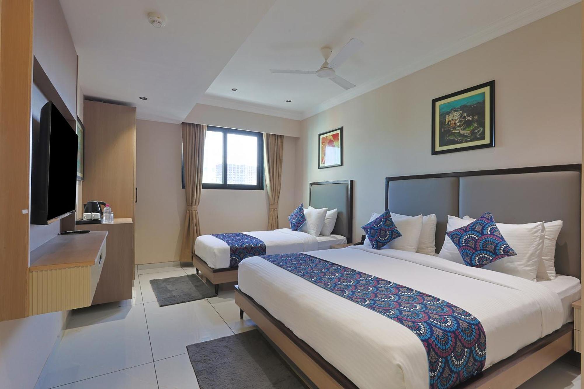 Hotel Royal Town Αχμπανταμπάντ Εξωτερικό φωτογραφία