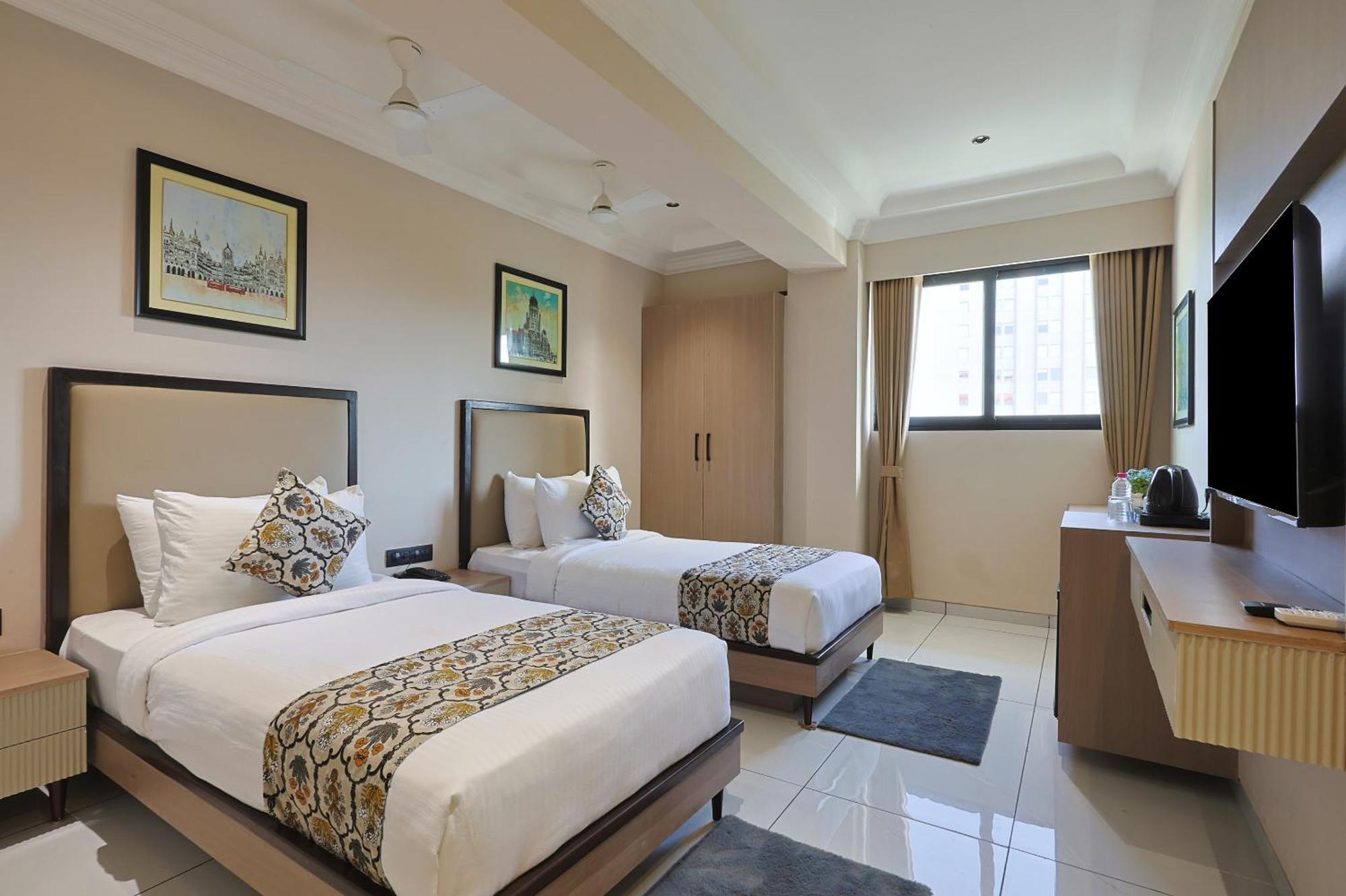 Hotel Royal Town Αχμπανταμπάντ Εξωτερικό φωτογραφία