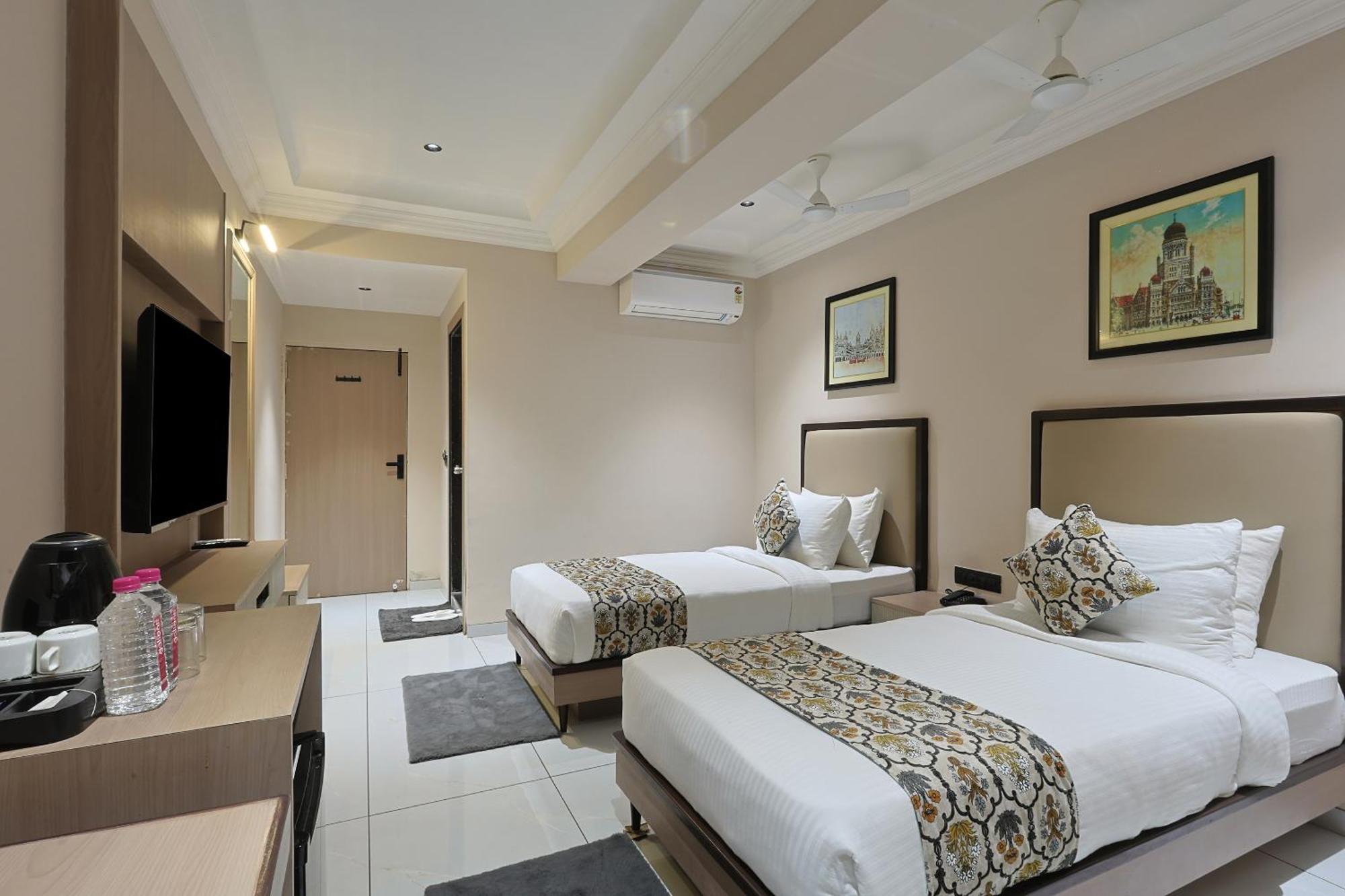 Hotel Royal Town Αχμπανταμπάντ Εξωτερικό φωτογραφία