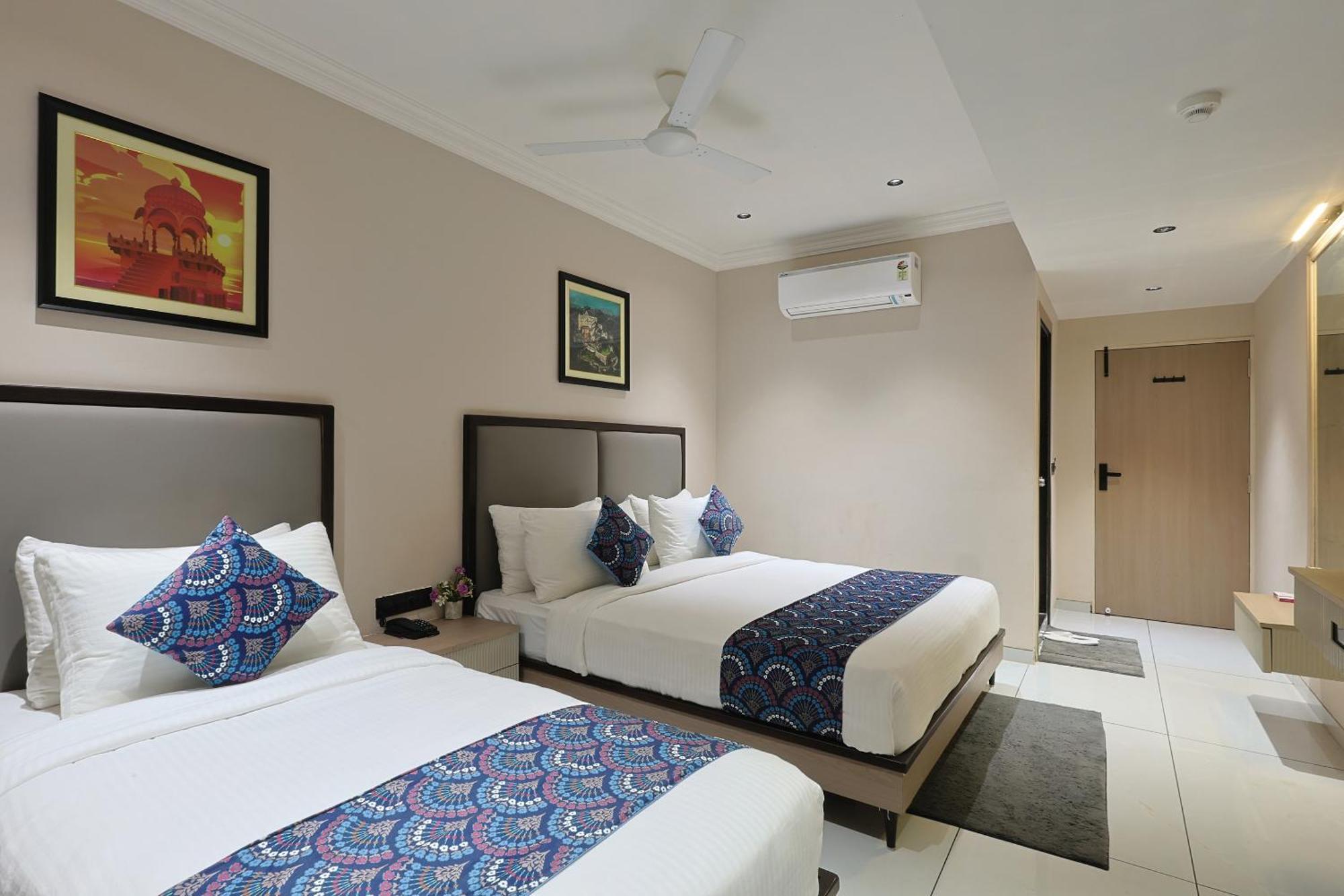 Hotel Royal Town Αχμπανταμπάντ Εξωτερικό φωτογραφία