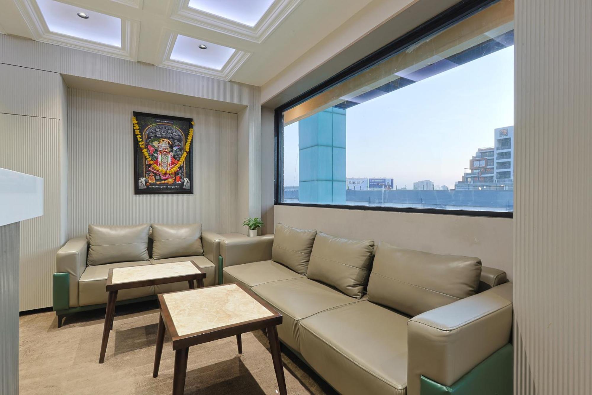 Hotel Royal Town Αχμπανταμπάντ Εξωτερικό φωτογραφία