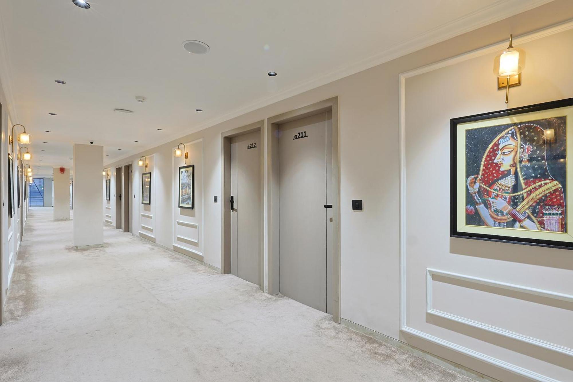 Hotel Royal Town Αχμπανταμπάντ Εξωτερικό φωτογραφία
