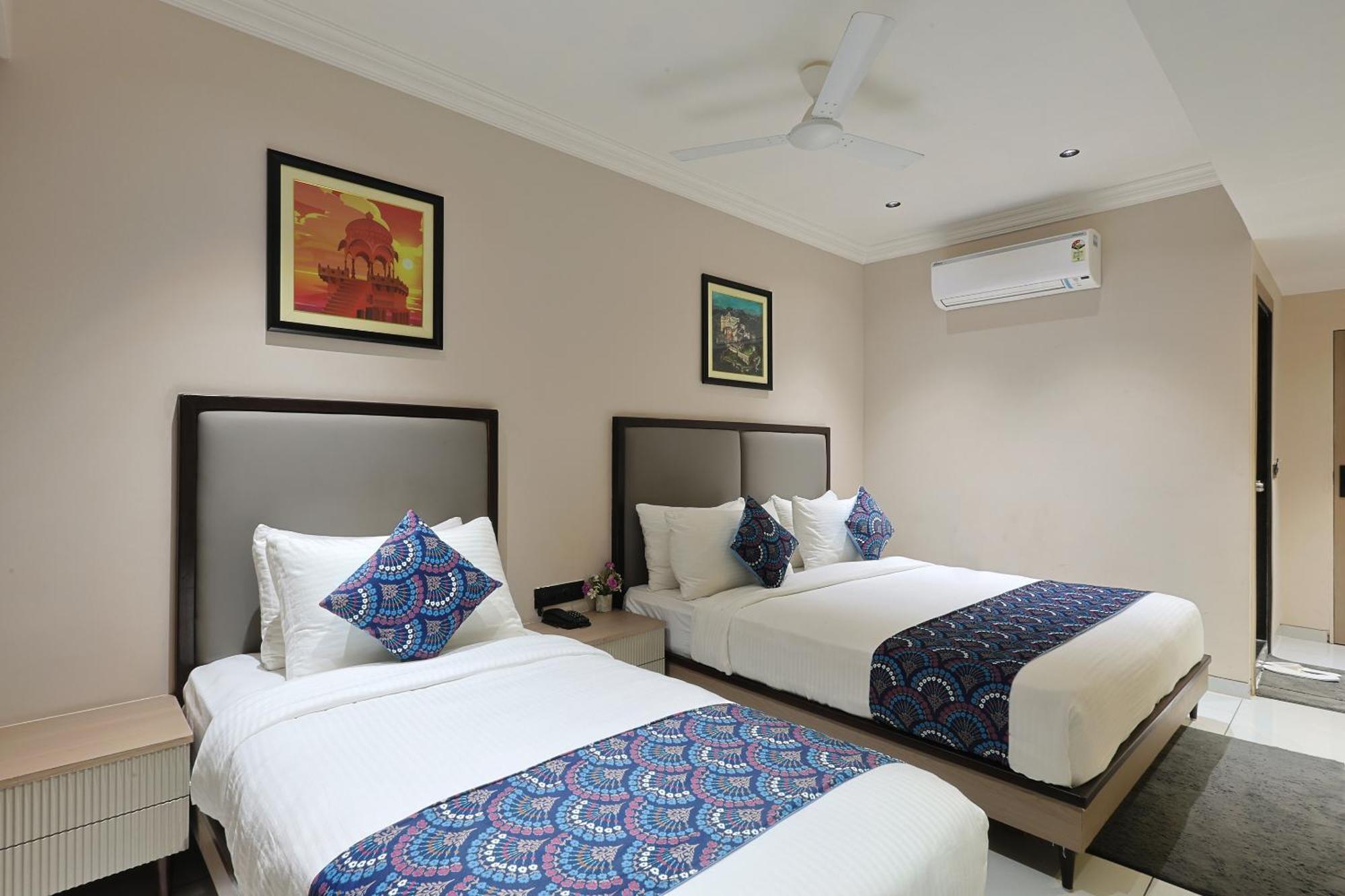 Hotel Royal Town Αχμπανταμπάντ Εξωτερικό φωτογραφία