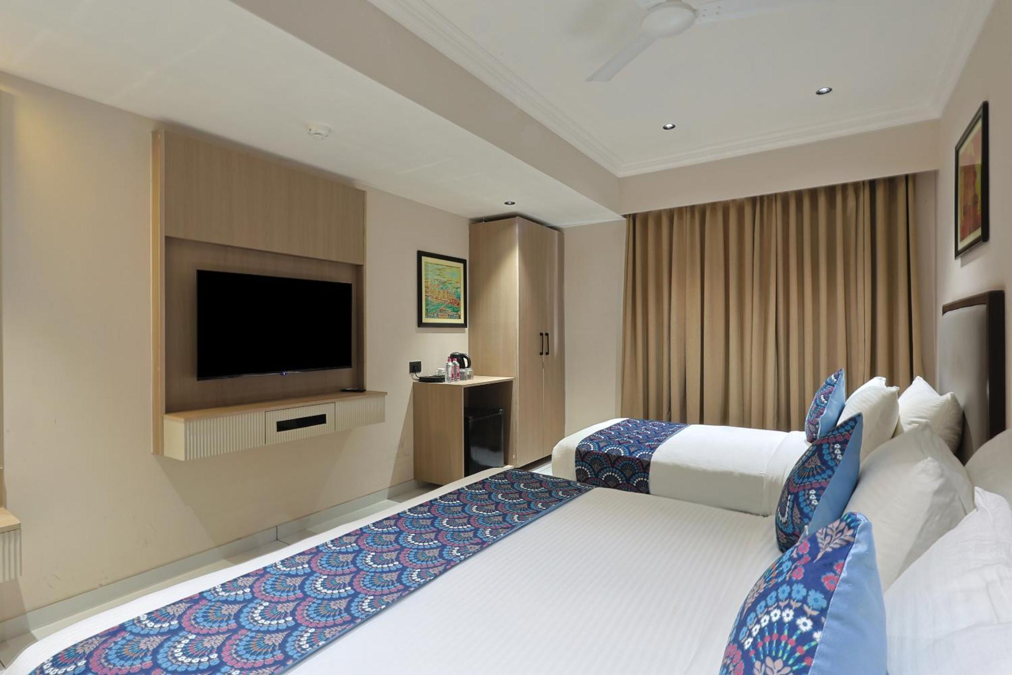 Hotel Royal Town Αχμπανταμπάντ Εξωτερικό φωτογραφία