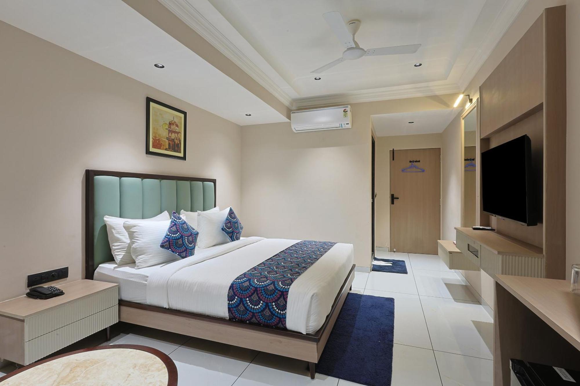 Hotel Royal Town Αχμπανταμπάντ Εξωτερικό φωτογραφία