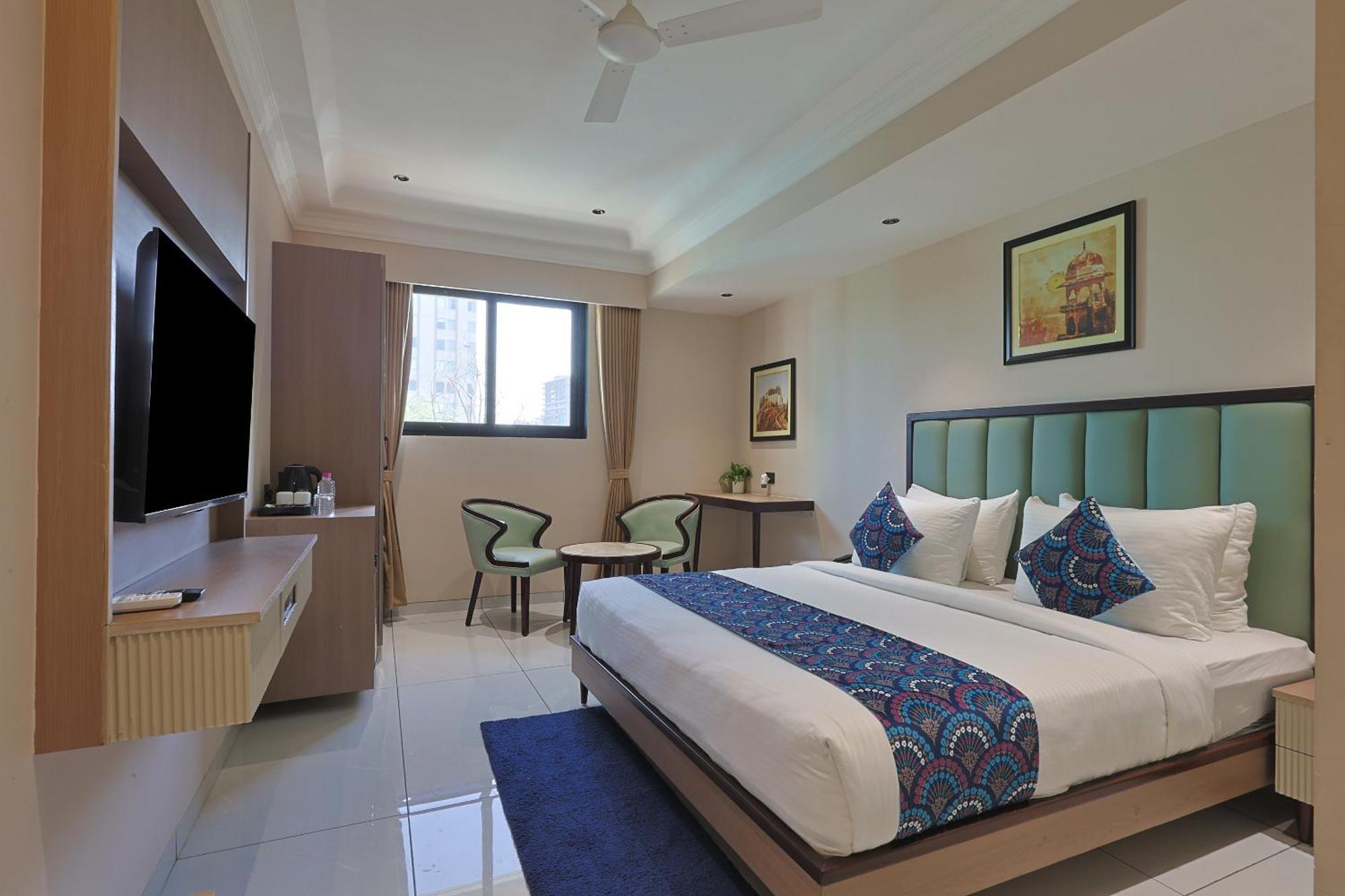 Hotel Royal Town Αχμπανταμπάντ Εξωτερικό φωτογραφία