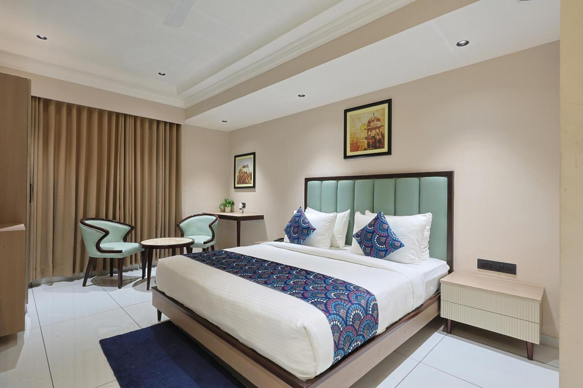 Hotel Royal Town Αχμπανταμπάντ Εξωτερικό φωτογραφία