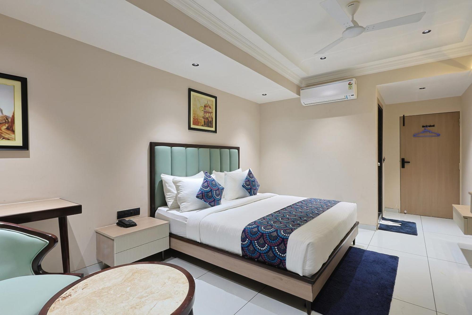 Hotel Royal Town Αχμπανταμπάντ Εξωτερικό φωτογραφία